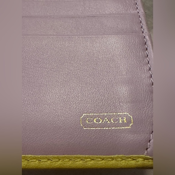 Authentic Coach Vintage Turn Lock chartreuse Yellow Leather Wallet! NWT - Picture 9 of 9